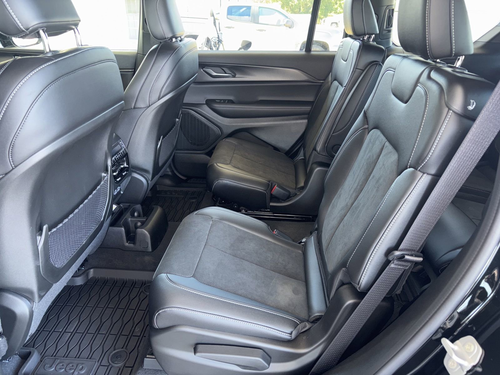 New 2025 Jeep Grand Cherokee L Altitude image 12