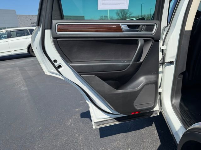 Used 2016 Volkswagen Touareg Sport AWD/4WD image 20