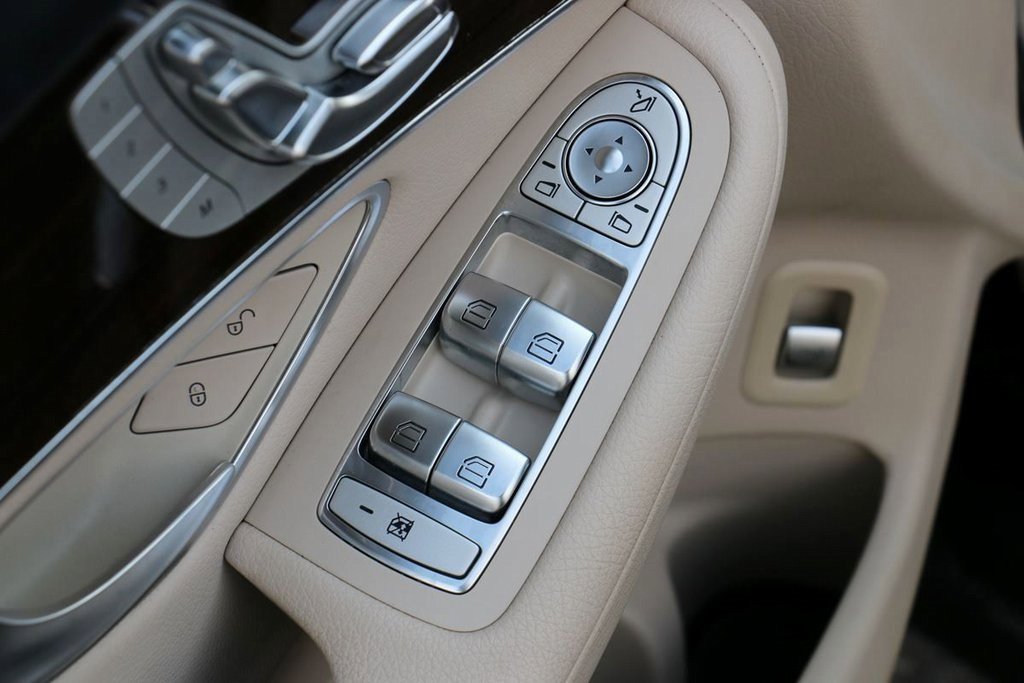 Used 2019 Mercedes-Benz GLC 300 4MATIC image 17