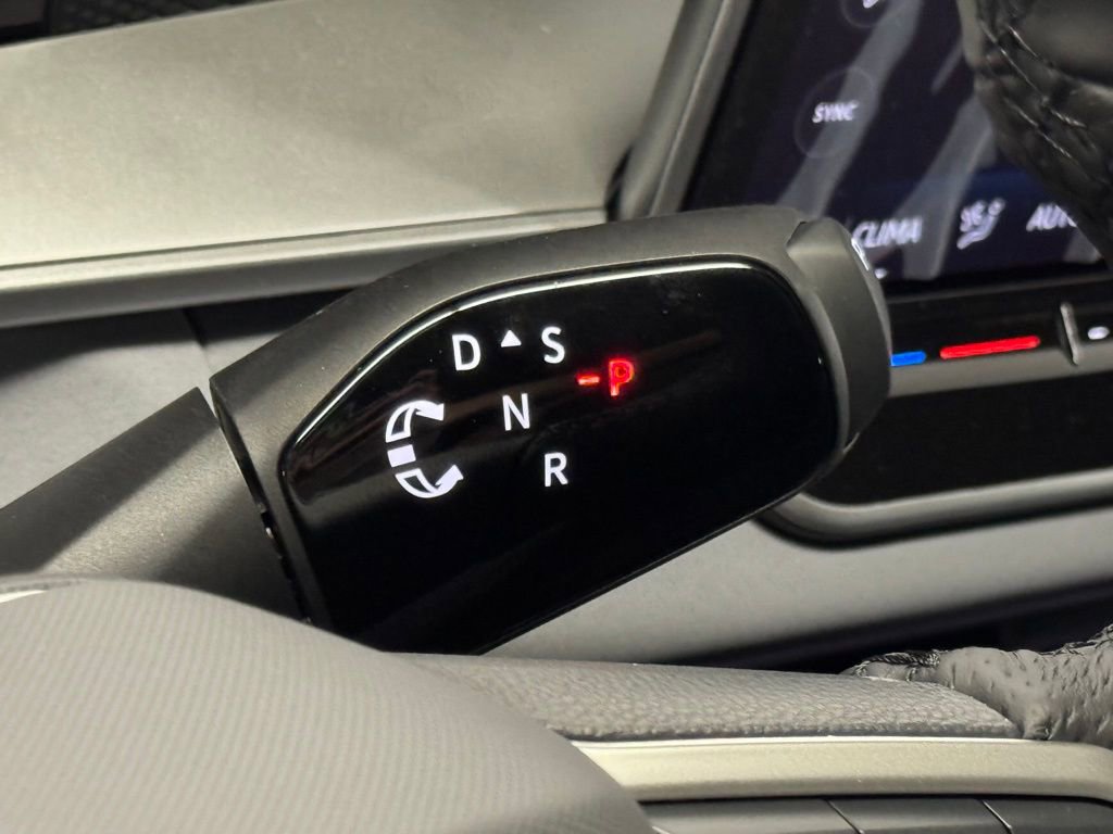 New 2025 Volkswagen Tiguan SE R-Line image 18