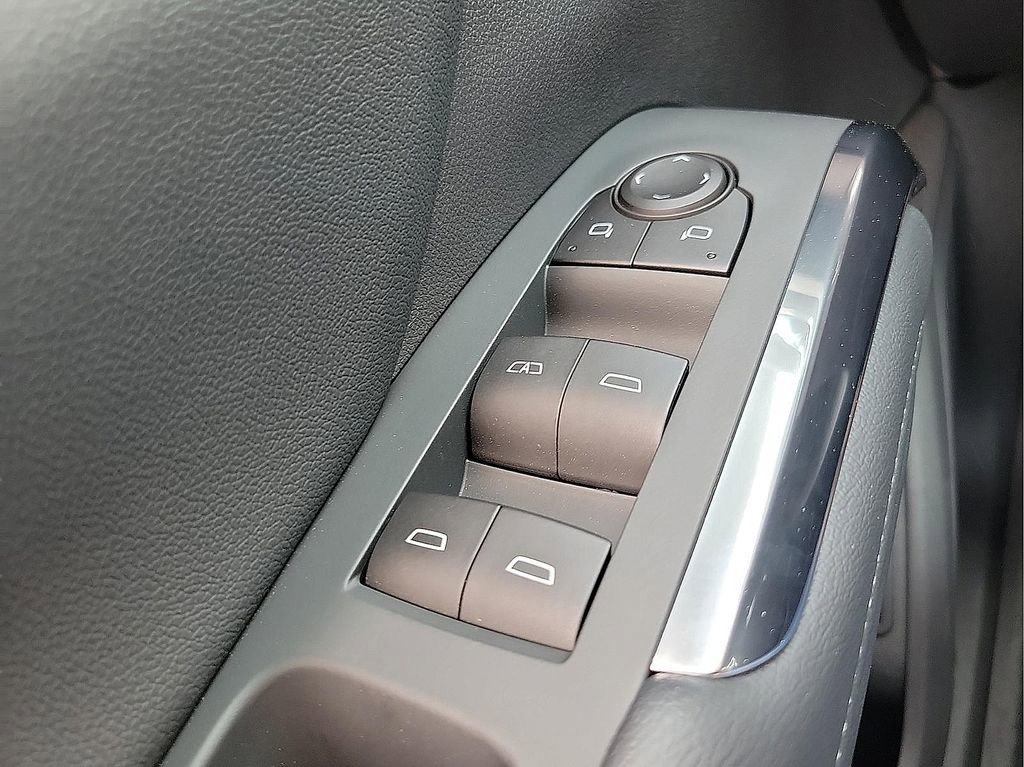 New 2026 Chevrolet Traverse LT w/ Sun and Wheel Package FWD image 14