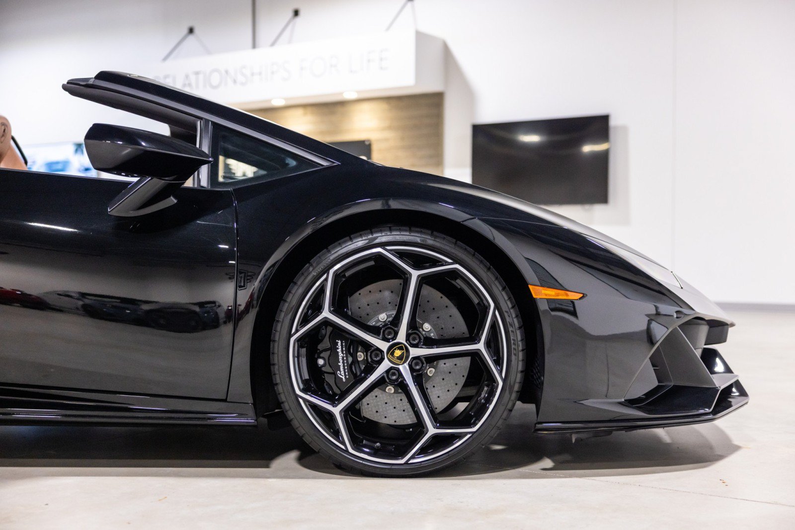 Used 2023 Lamborghini Huracan EVO AWD/4WD image 24