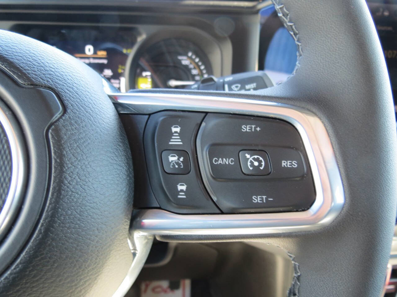 Used 2025 Jeep Wrangler Unlimited Sahara image 11