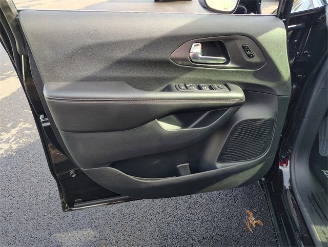 New 2026 Chrysler Pacifica Select image 10