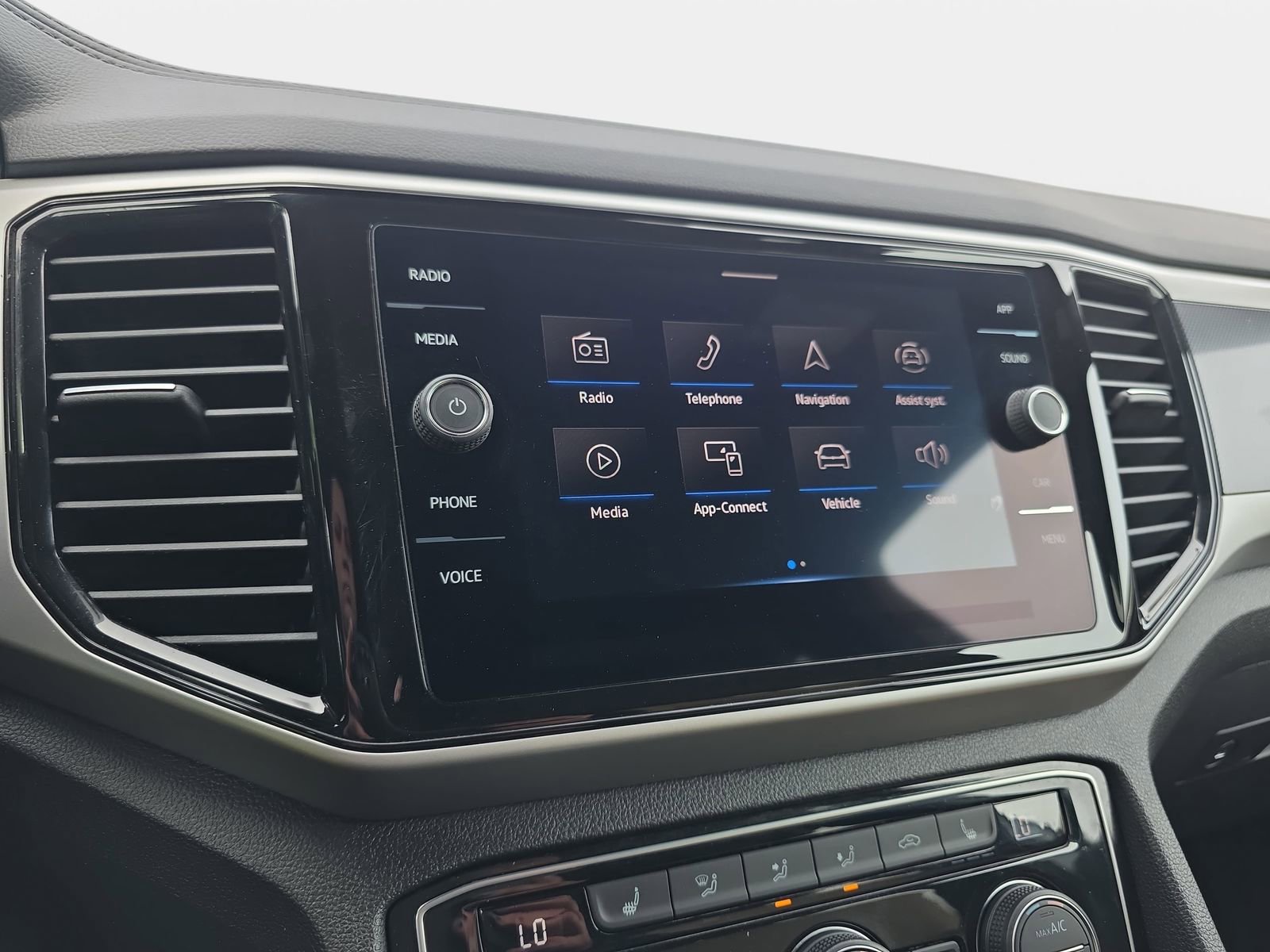 Used 2023 Volkswagen Atlas Cross Sport SE image 23