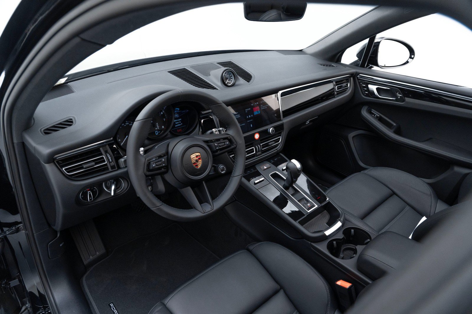 New 2025 Porsche Macan image 4