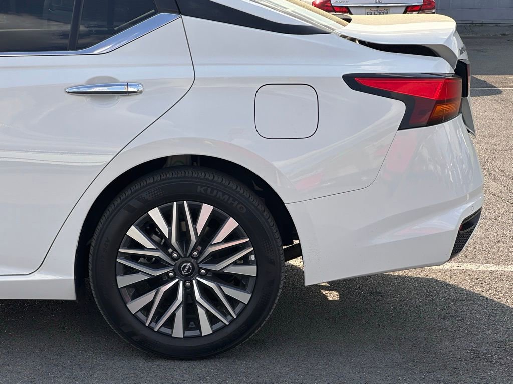 Used 2025 Nissan Altima 2.5 SV image 38