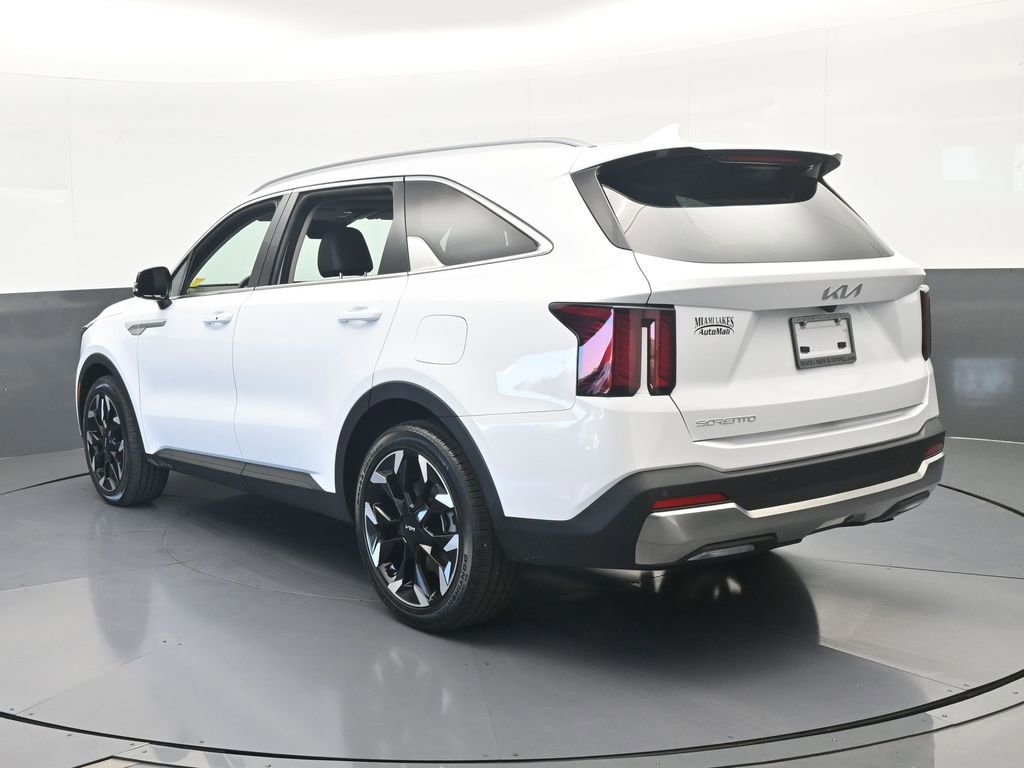 Used 2025 Kia Sorento EX w/ Panoramic Sunroof Package FWD image 4