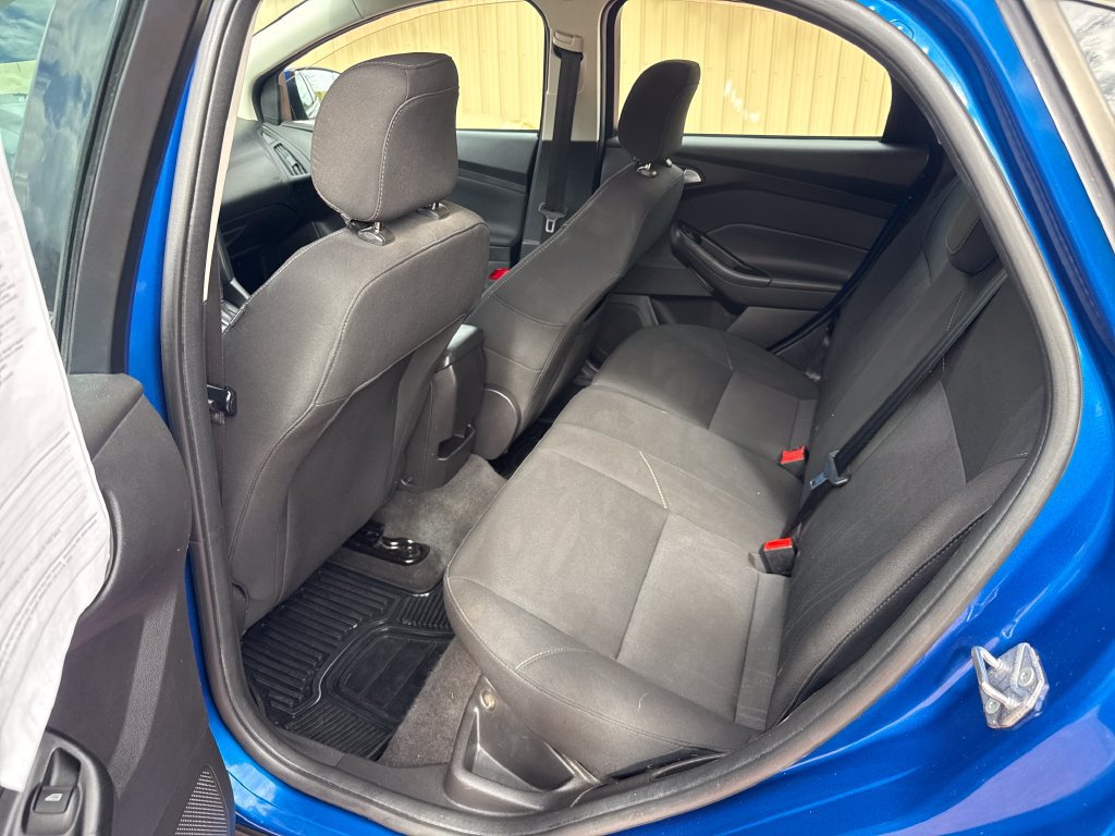 Used 2018 Ford Focus SE w/ Cold Weather Package FWD image 20