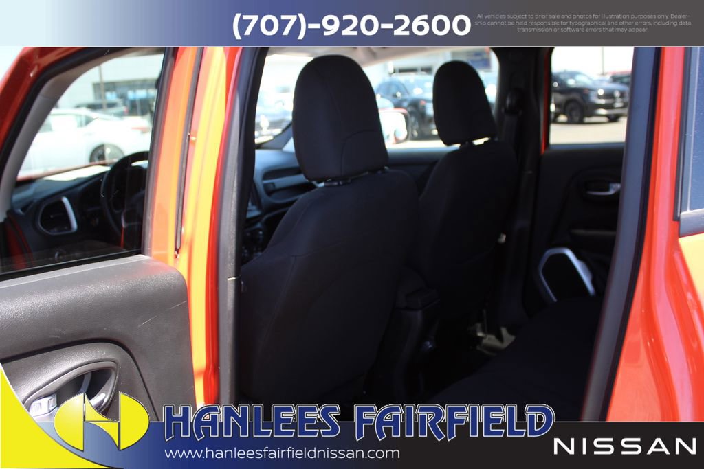 Used 2019 Jeep Renegade Latitude w/ Cold Weather Group AWD/4WD image 14
