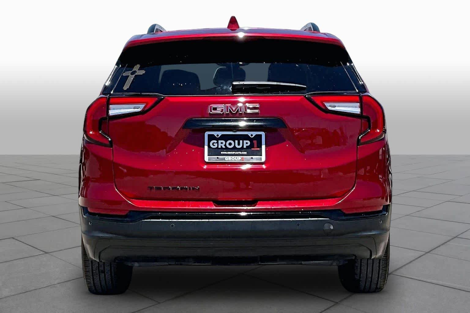 Used 2022 GMC Terrain SLE w/ Driver Convenience Package FWD image 5