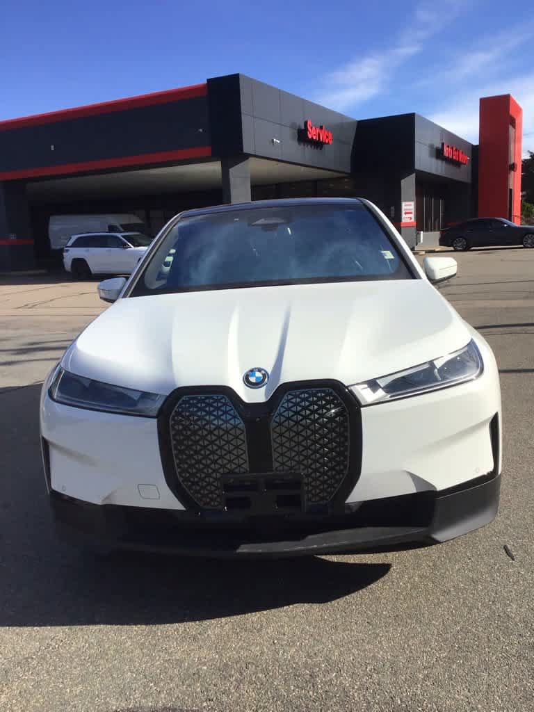 Used 2024 BMW iX xDrive50 w/ Convenience Package AWD/4WD image 2