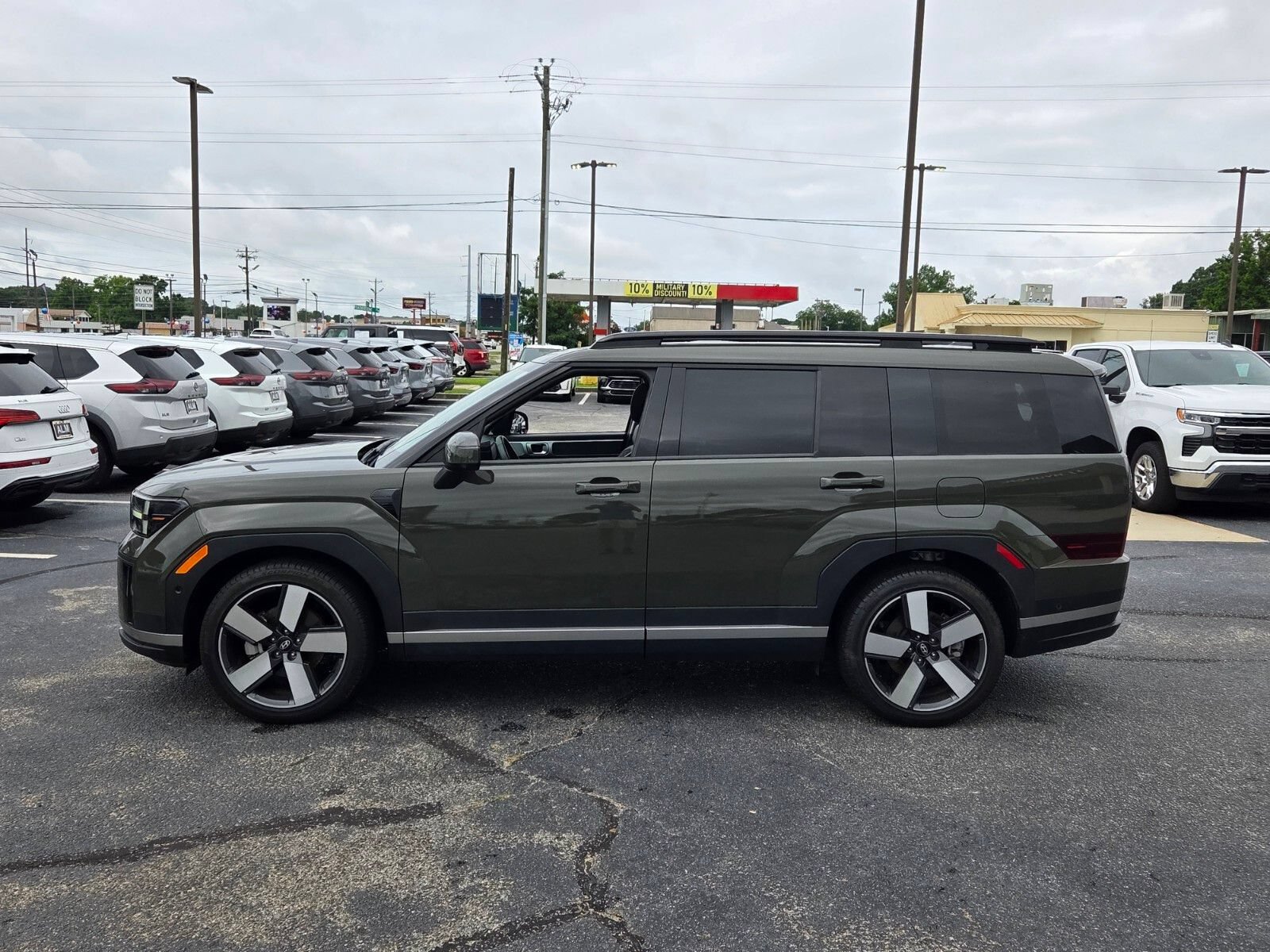 Used 2024 Hyundai Santa Fe Limited AWD/4WD image 4