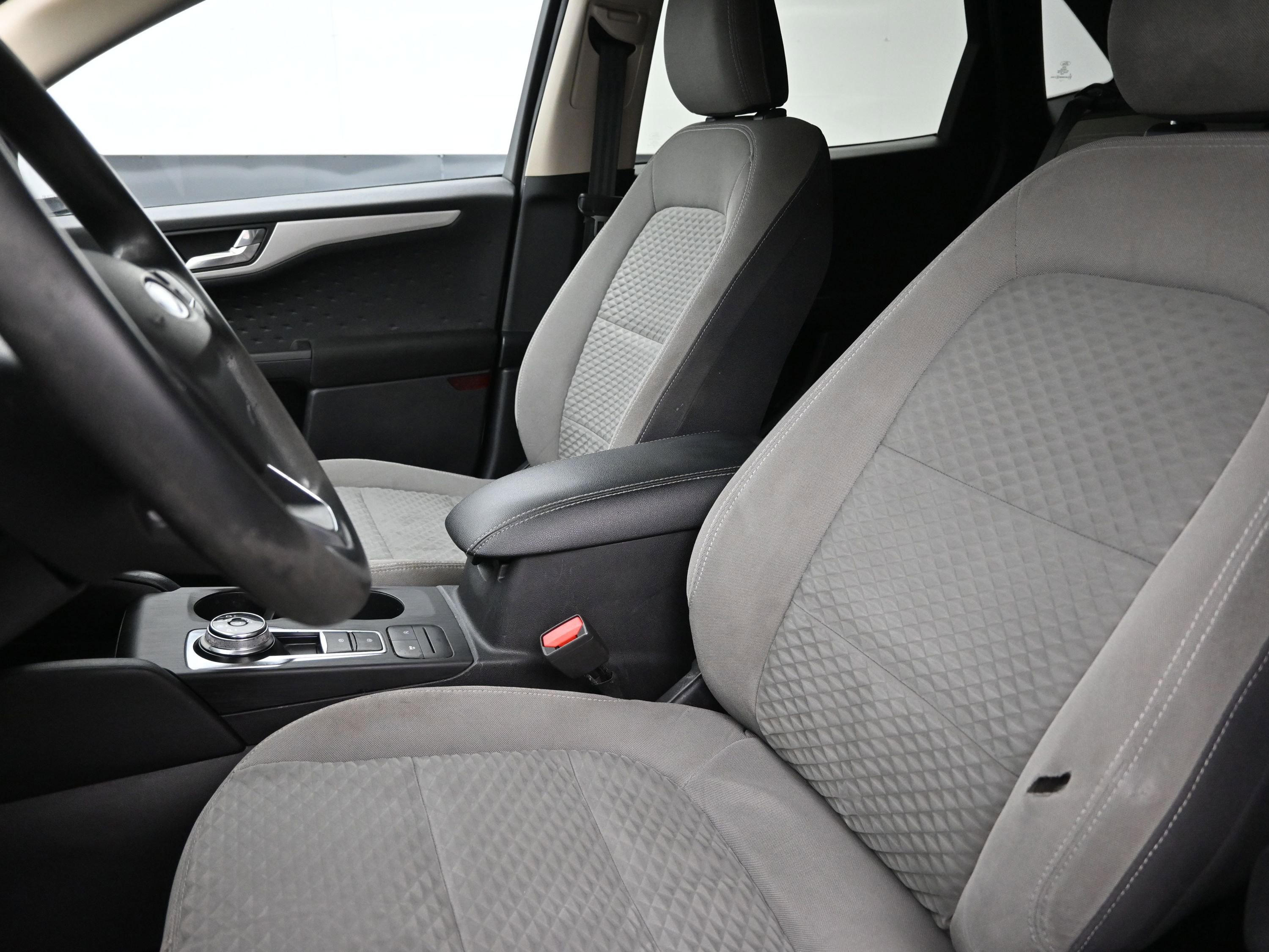 Used 2020 Ford Escape SE image 11