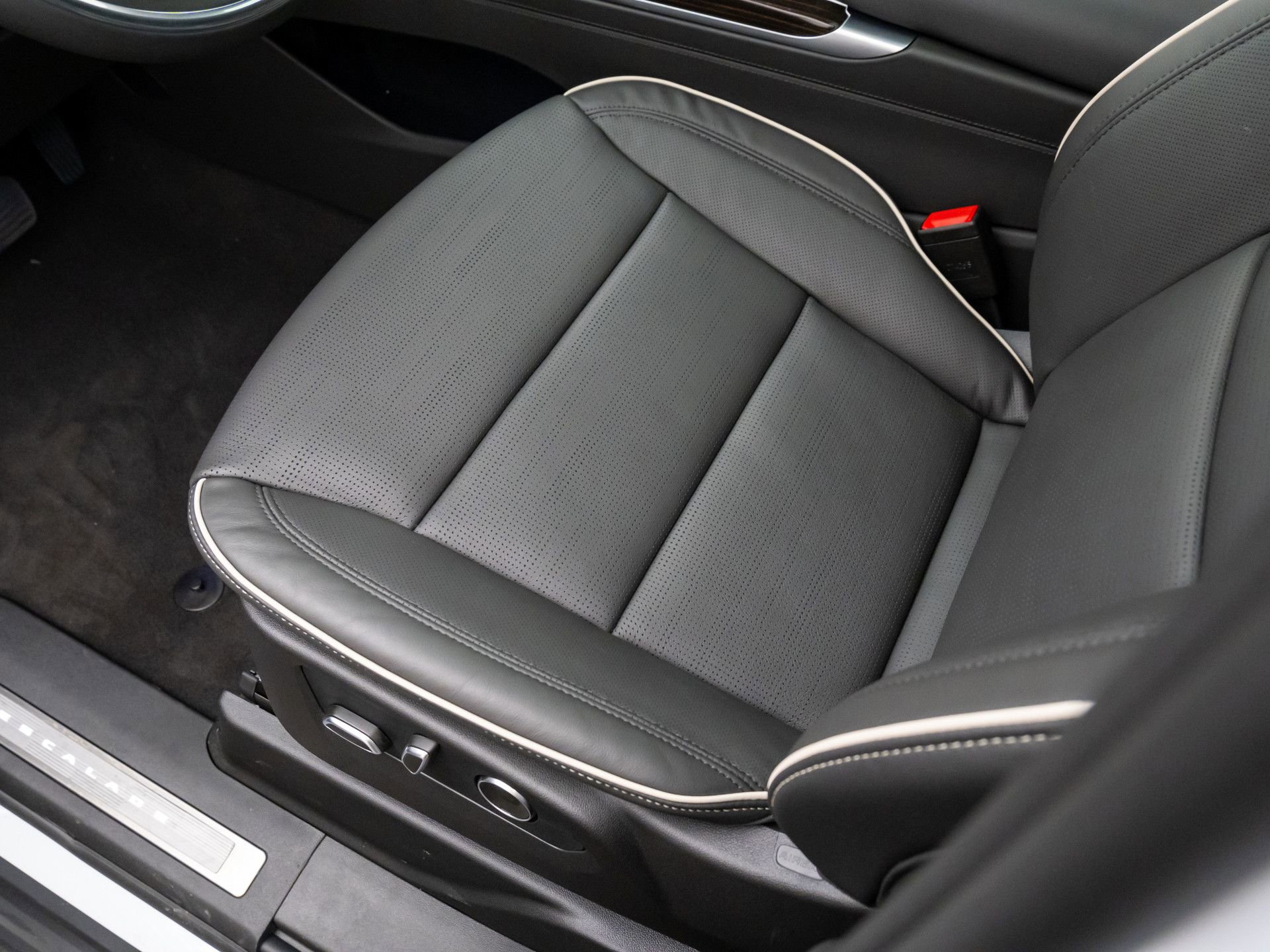 New 2026 Cadillac Escalade Luxury image 16