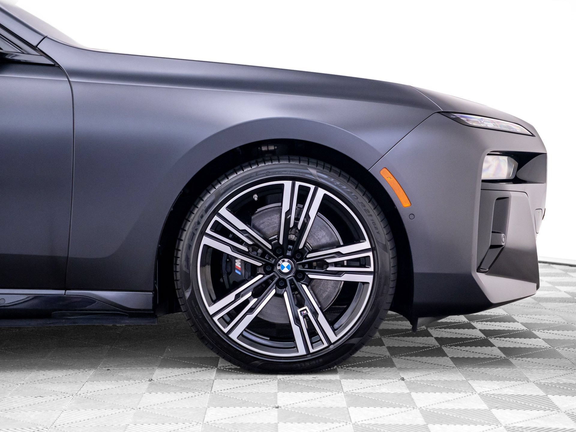 Used 2023 BMW i7 xDrive60 AWD/4WD image 36
