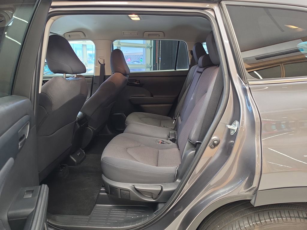 Used 2023 Toyota Highlander L FWD image 30