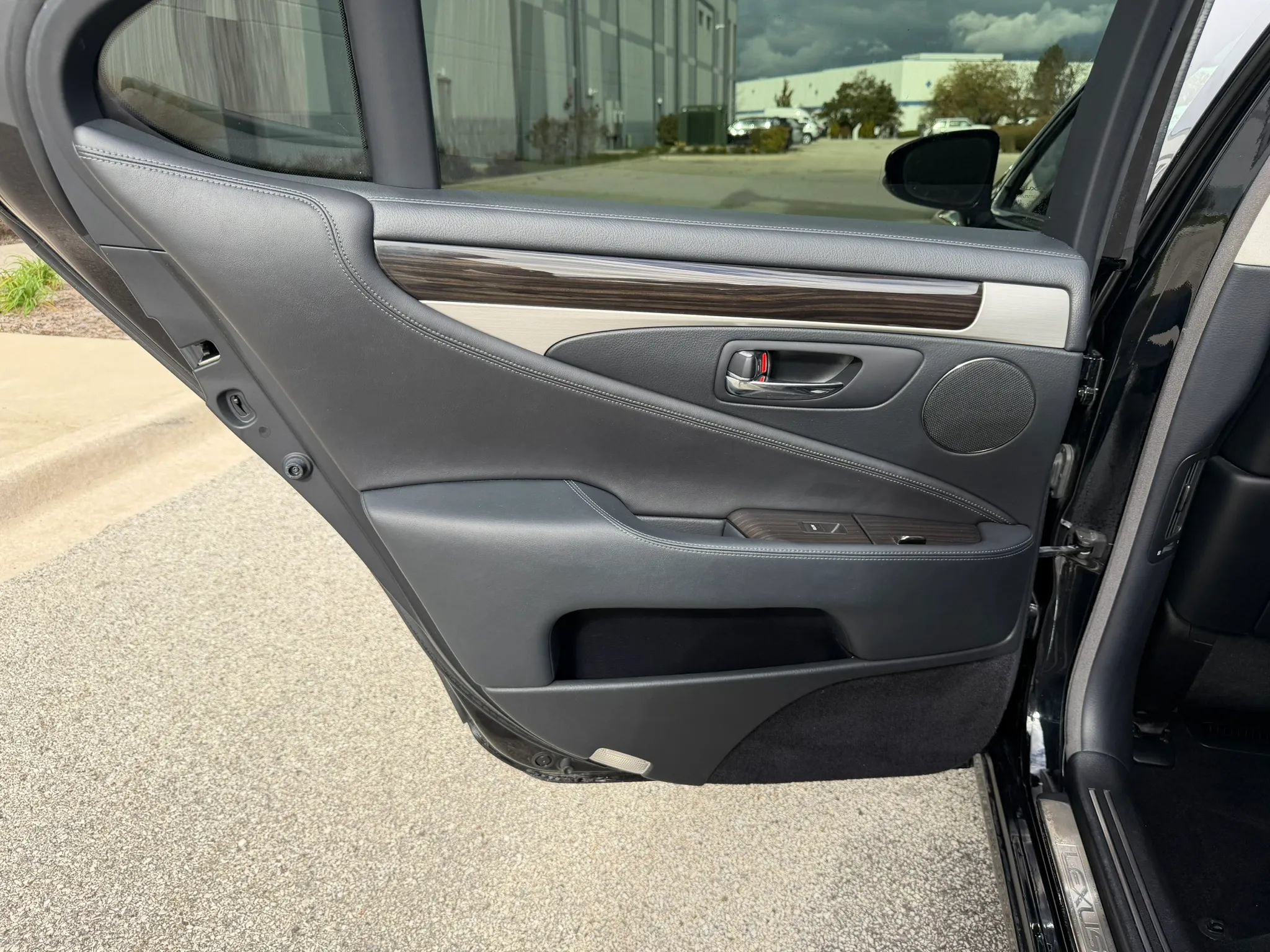 Used 2014 Lexus LS 460 w/ Comfort Package RWD image 18