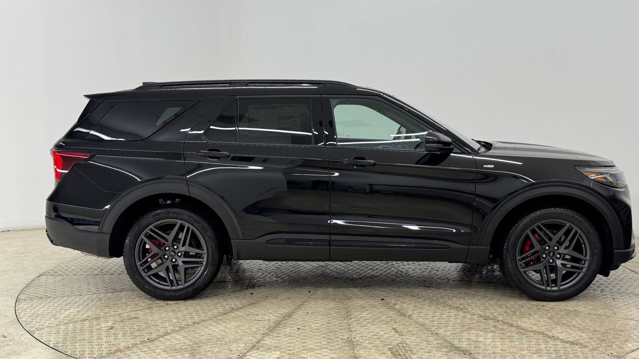 New 2026 Ford Explorer ST-Line w/ ST-Line Street Pack image 8