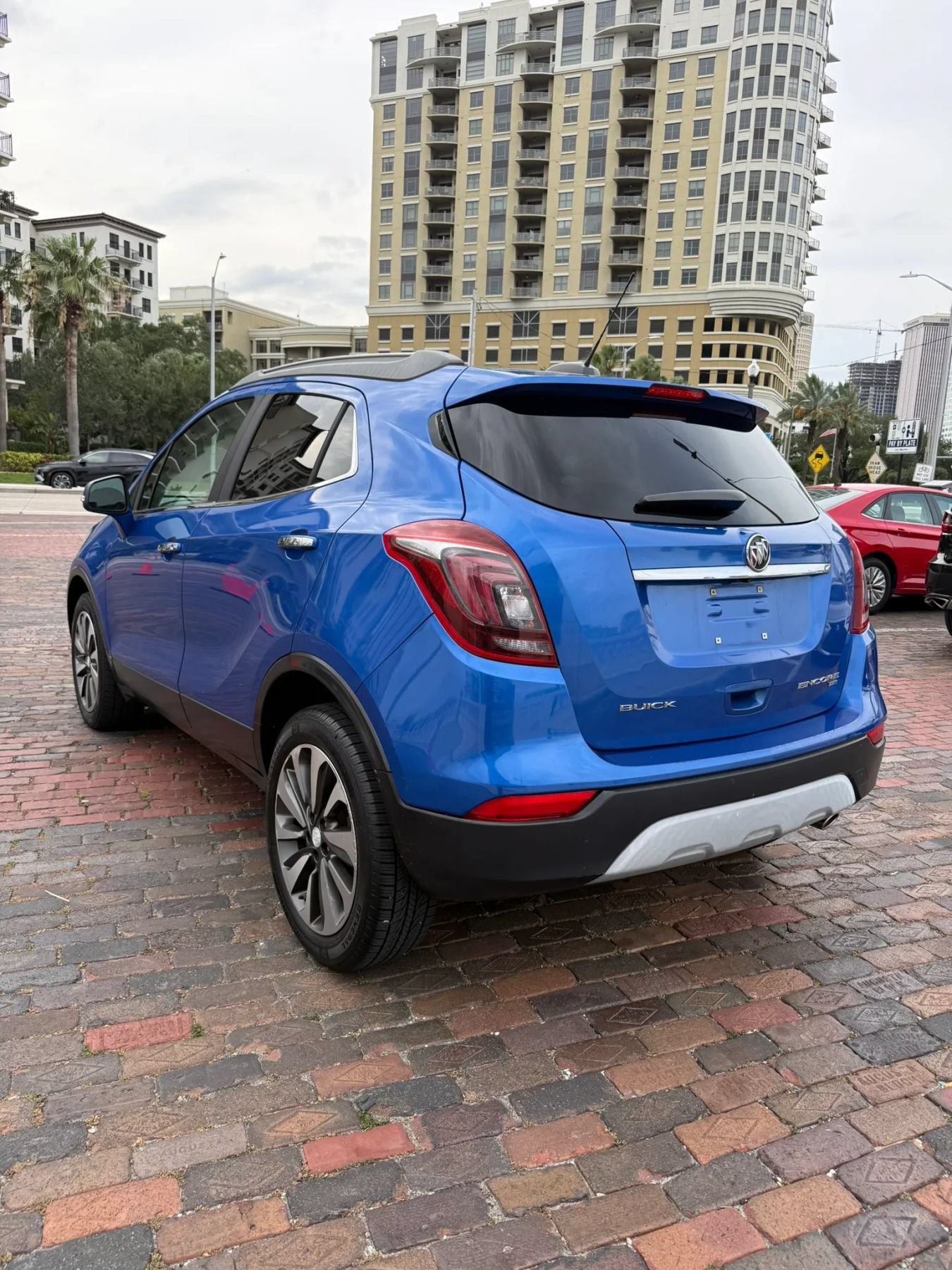 Used 2018 Buick Encore Essence AWD/4WD image 6