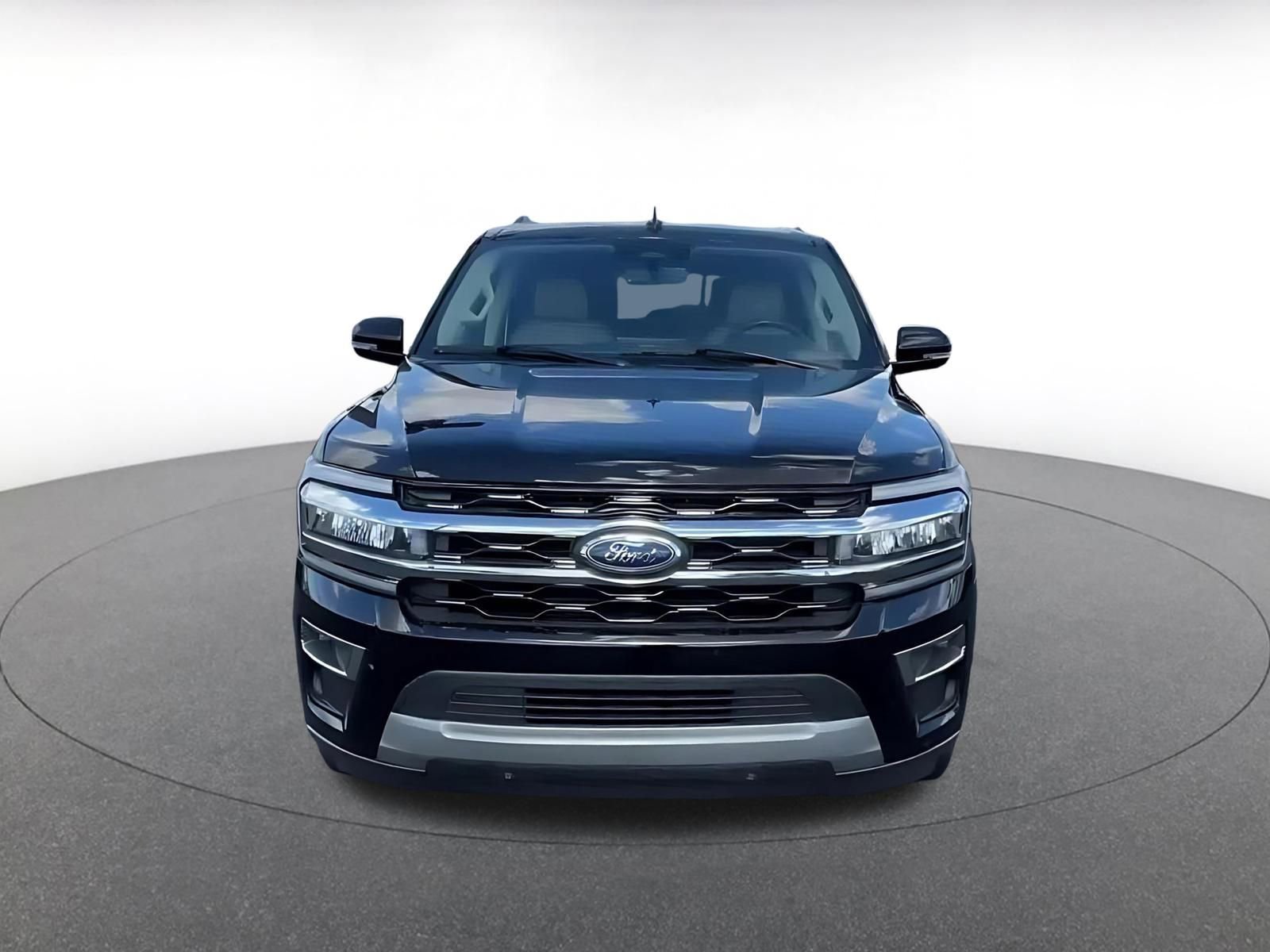 Used 2024 Ford Expedition Limited image 4