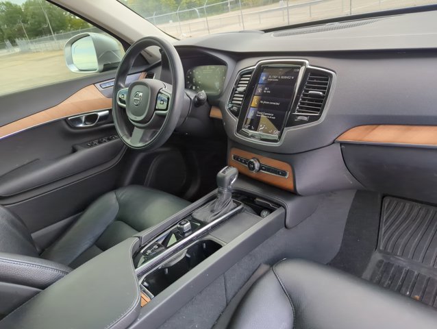 Used 2022 Volvo XC90 T6 Momentum w/ Advanced Package image 23