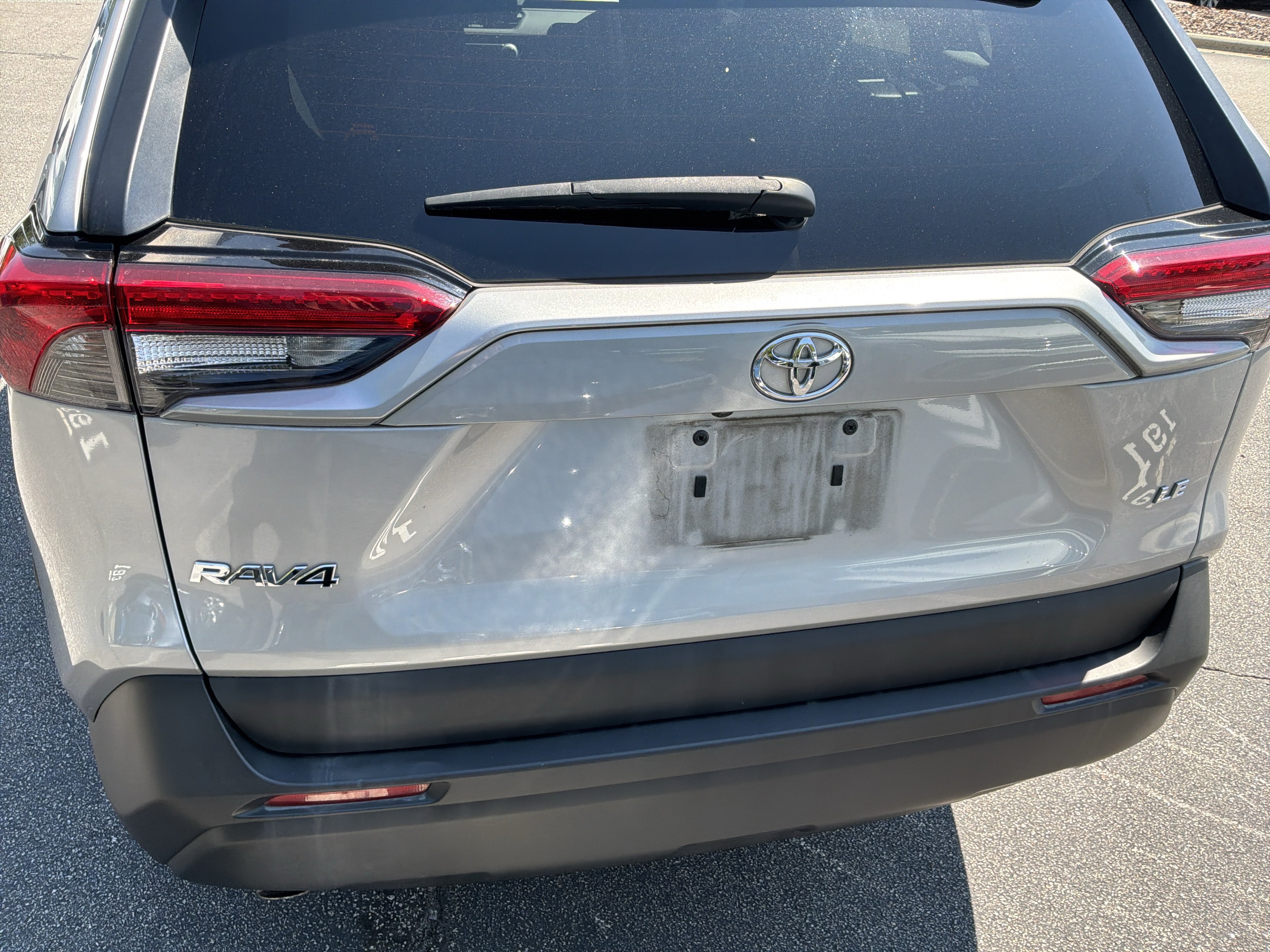 Used 2019 Toyota RAV4 LE FWD image 7