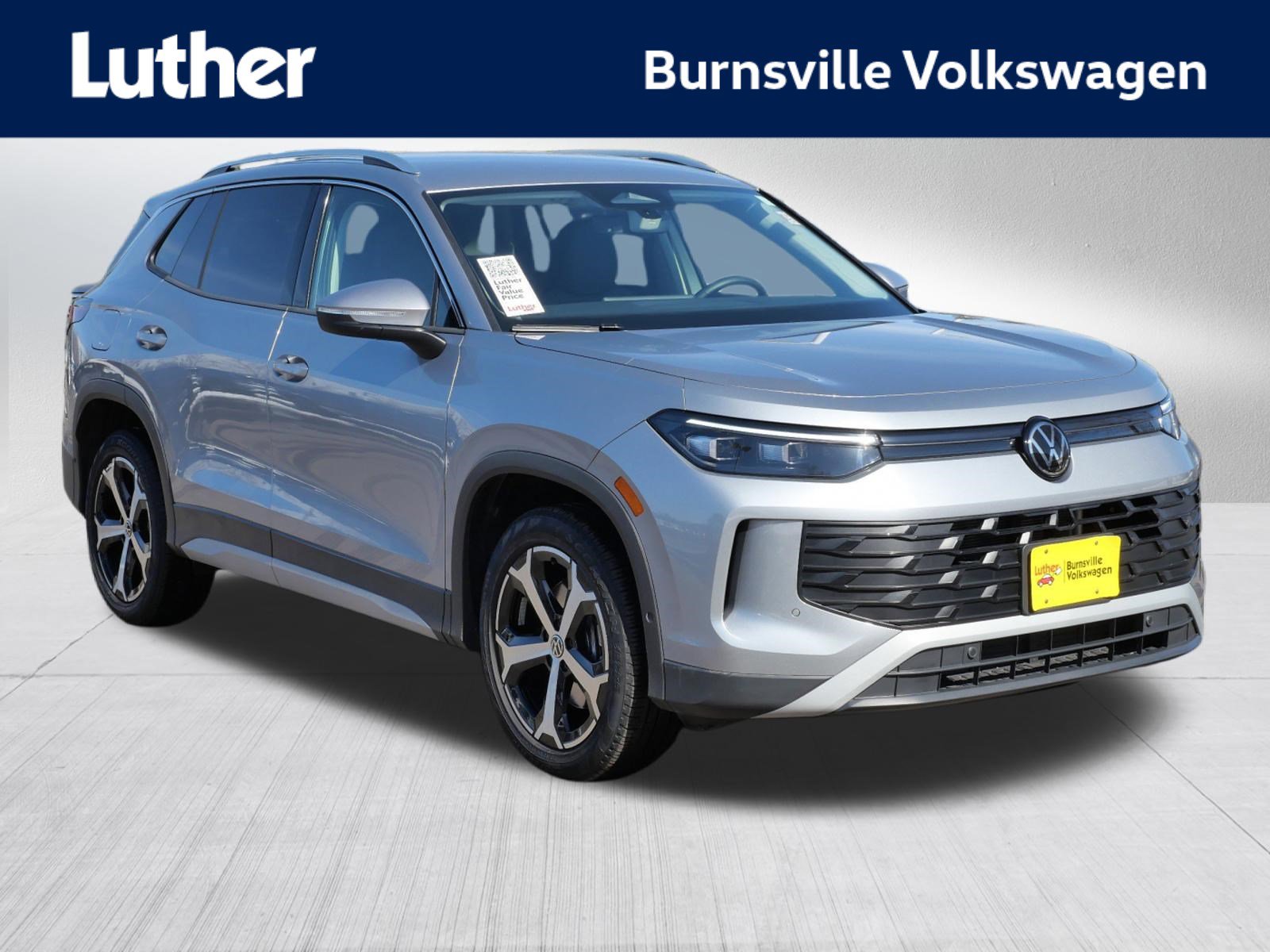 Certified 2025 Volkswagen Tiguan SE image 1