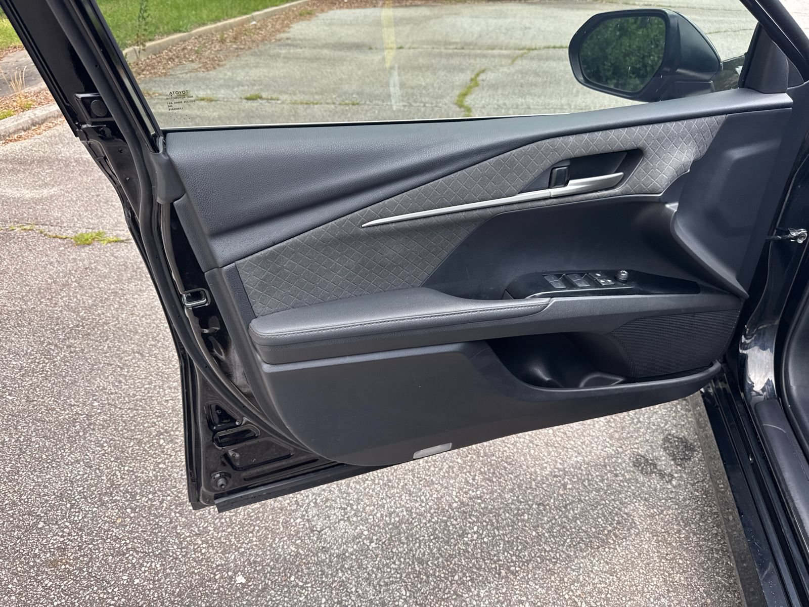 Used 2025 Toyota Camry XLE FWD image 10