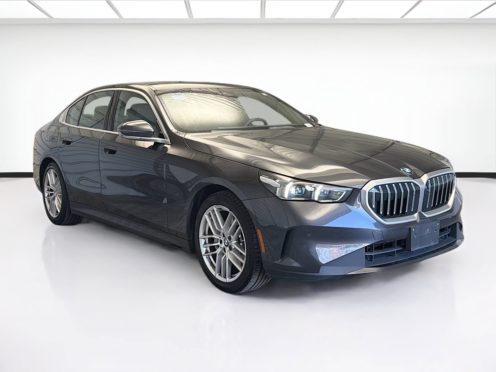 Used 2024 BMW 530i w/ Premium Package image 3