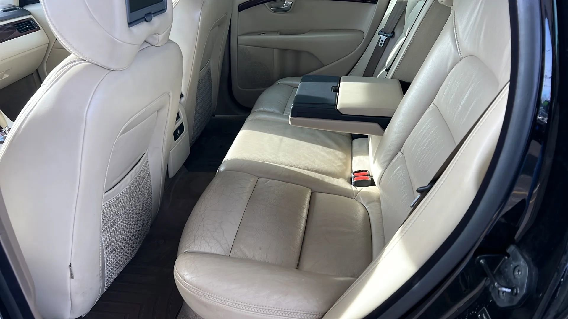 Used 2008 Volvo XC70 3.2 image 32