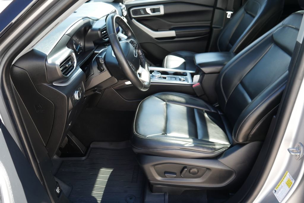 Used 2021 Ford Explorer XLT w/ Equipment Group 202A AWD/4WD image 8