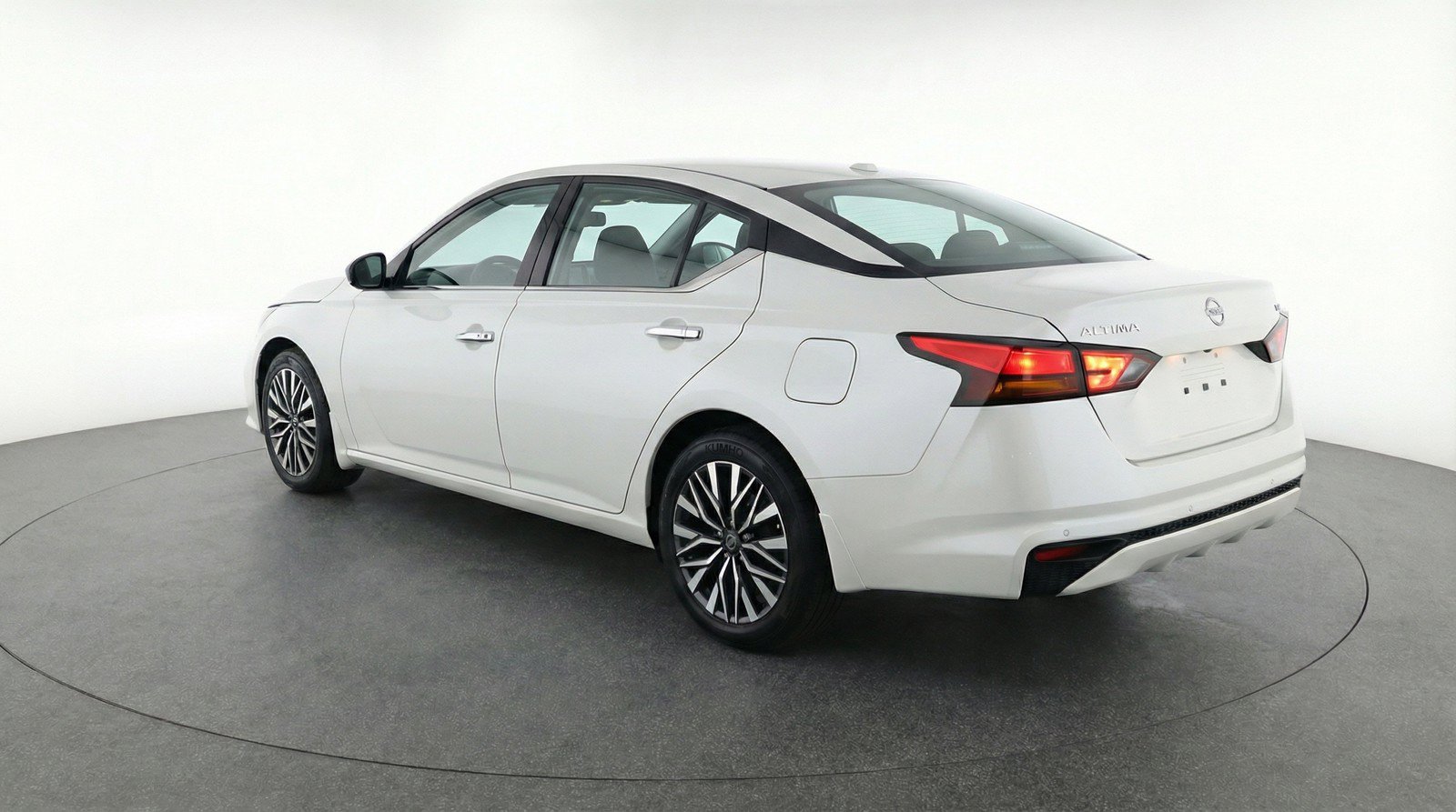 Used 2025 Nissan Altima 2.5 SV FWD image 6