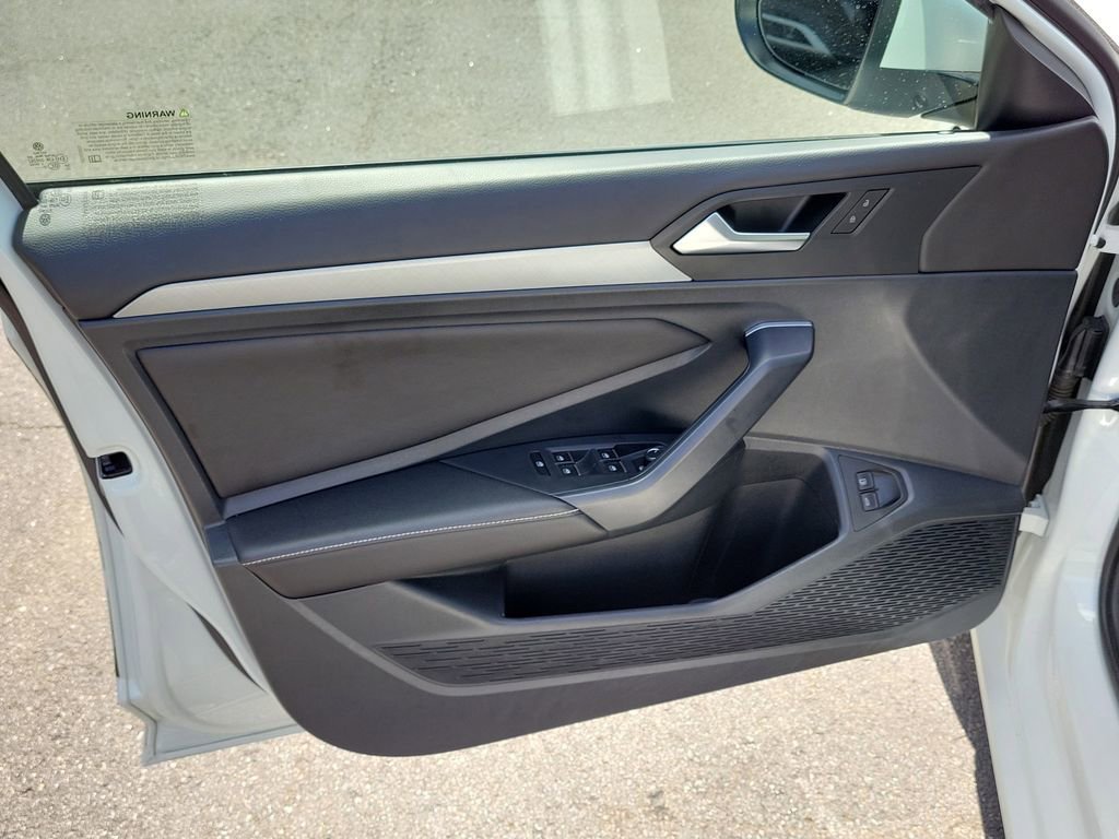 Used 2023 Volkswagen Jetta SE w/ Panoramic Sunroof Package image 16