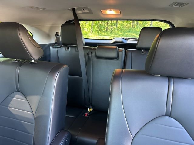 Used 2021 Toyota Highlander XLE AWD/4WD image 32