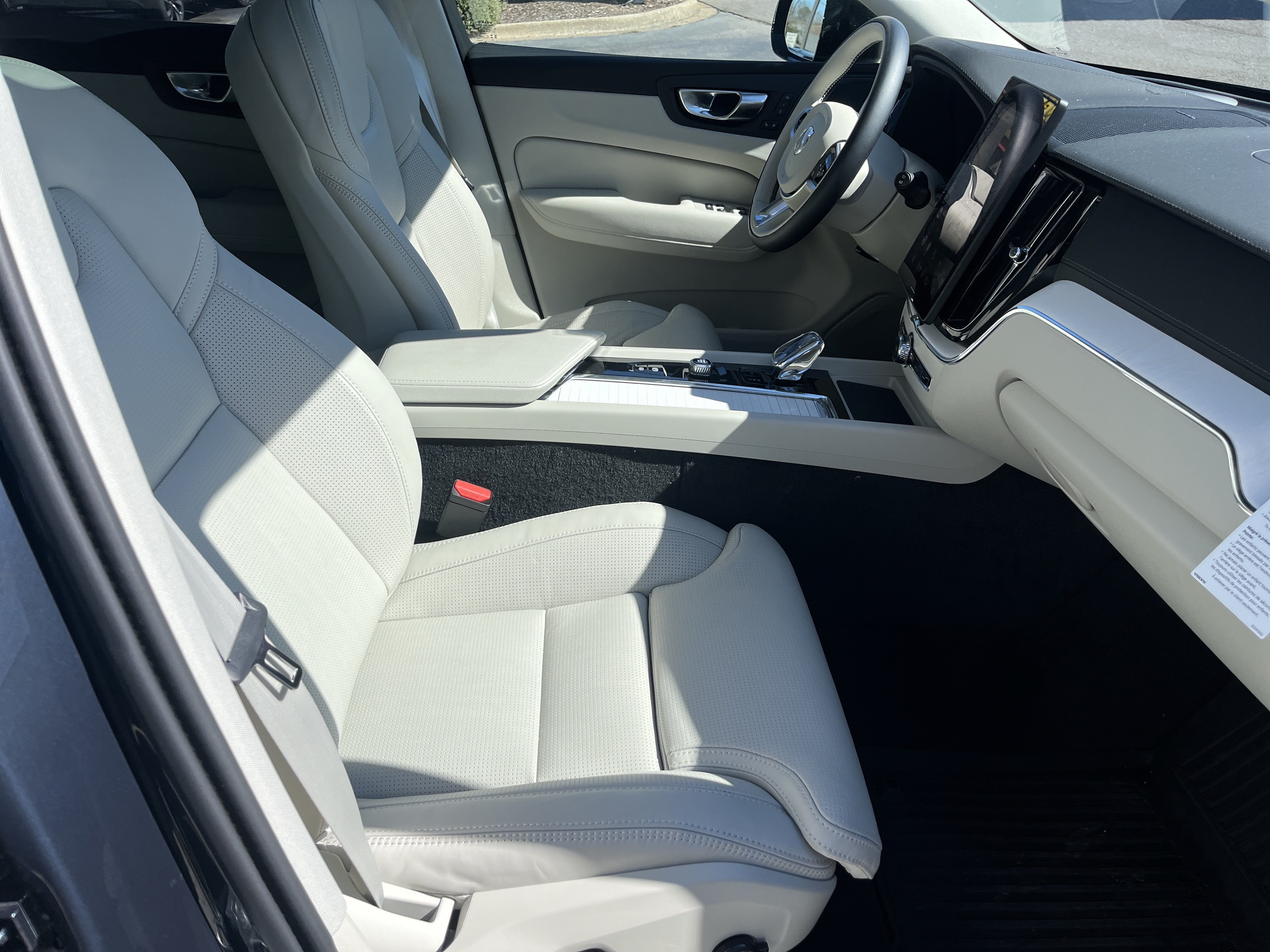 New 2026 Volvo XC60 T8 Ultra w/ Protection Package Premier AWD/4WD image 23