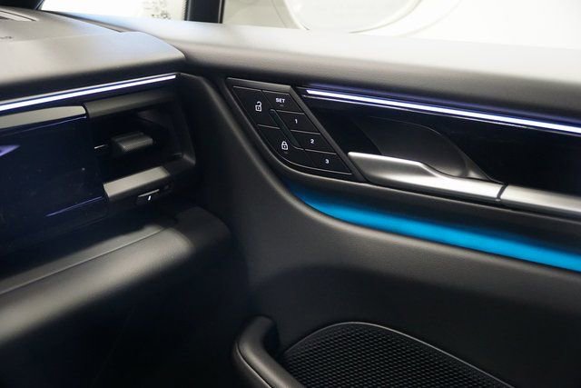 New 2026 Porsche Macan 4 Electric AWD/4WD image 22
