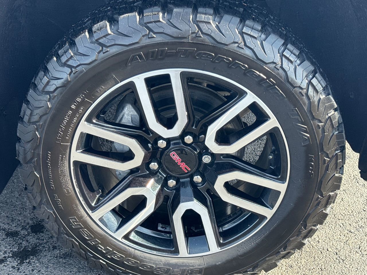 Used 2022 GMC Sierra 1500 AT4 w/ Technology Package image 9