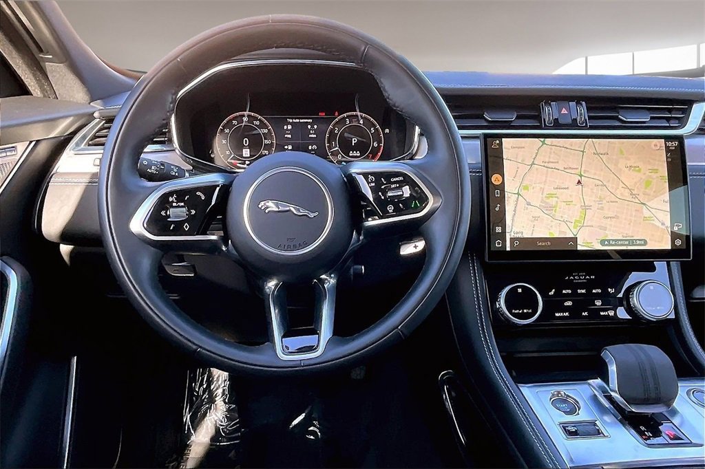 Used 2024 Jaguar F-PACE R-Dynamic S image 8