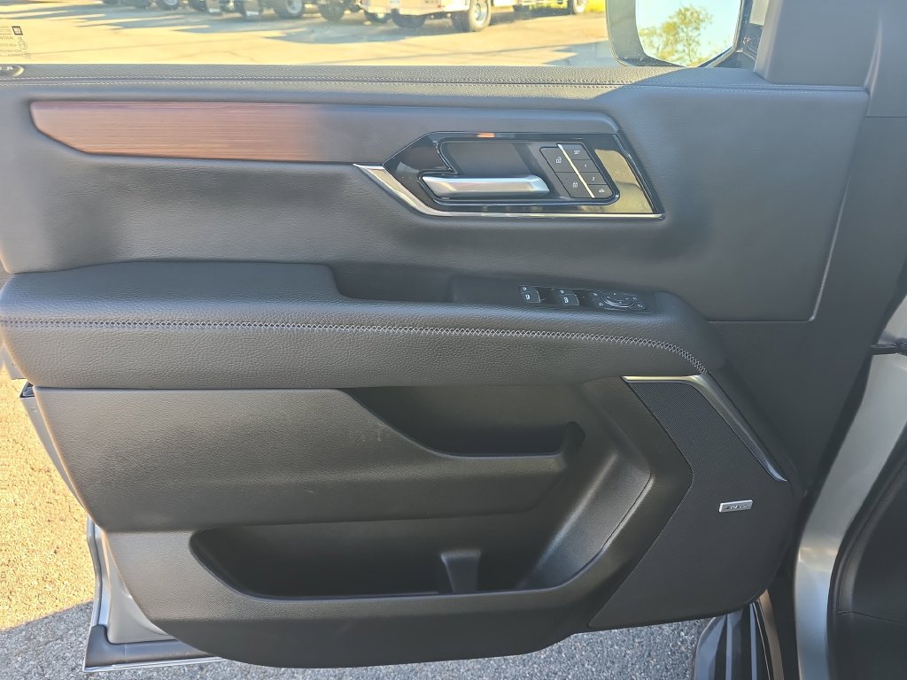 Used 2025 GMC Yukon Denali AWD/4WD image 27