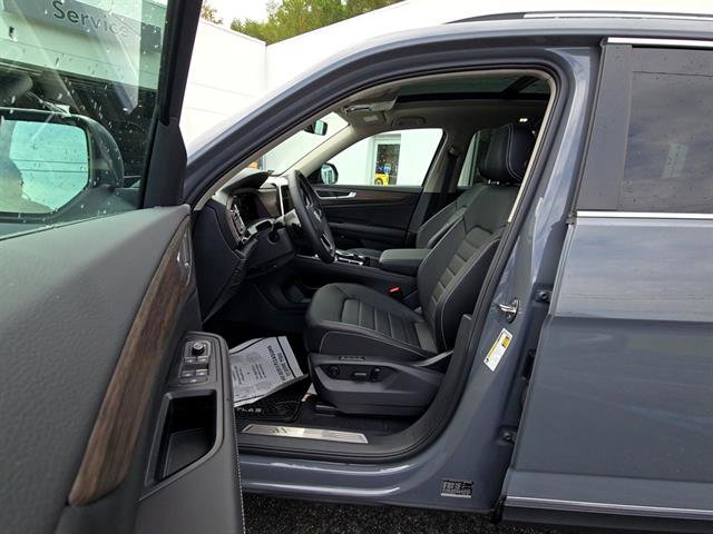 New 2025 Volkswagen Atlas SEL image 6