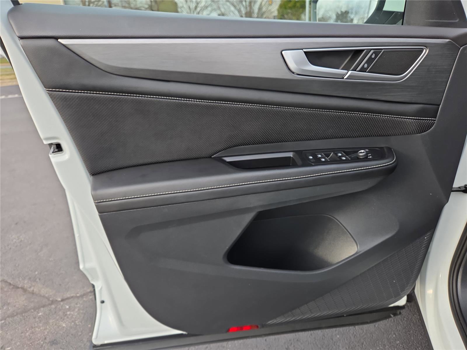 Certified 2024 Volkswagen Atlas Cross Sport SE image 13