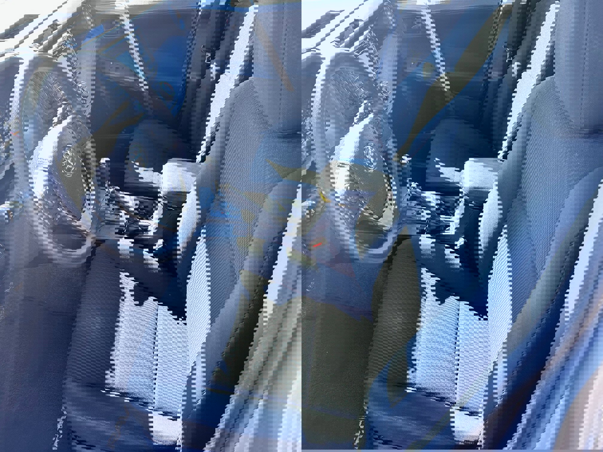 Used 2016 Toyota RAV4 LE image 5