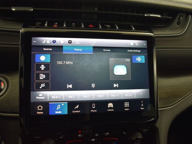 Used 2024 Jeep Grand Cherokee L Limited w/ Luxury Tech Group II image 24