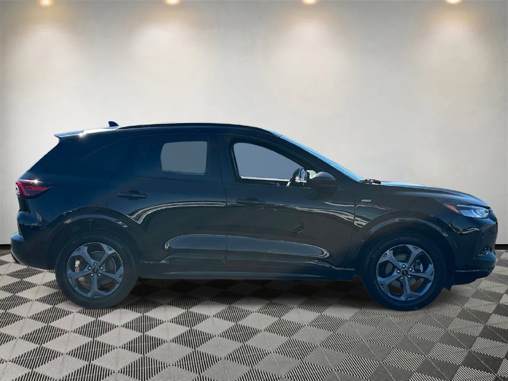 Certified 2024 Ford Escape ST-Line w/ Tech Pack #1 AWD/4WD image 2