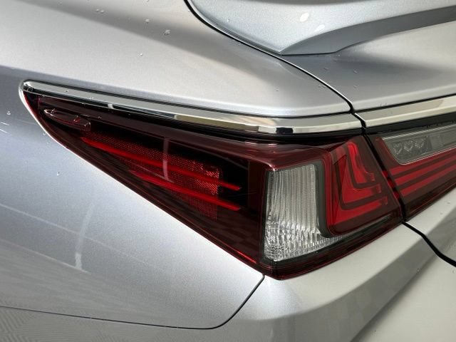 Certified 2025 Lexus ES 300h w/ Premium Package FWD image 15