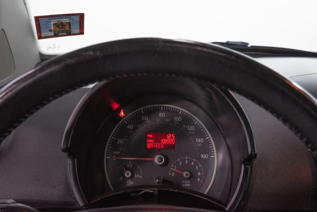 Used 2010 Volkswagen Beetle Coupe FWD image 17