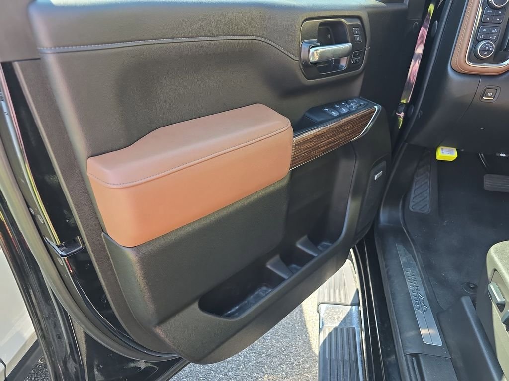 Used 2023 Chevrolet Silverado 3500 High Country image 17