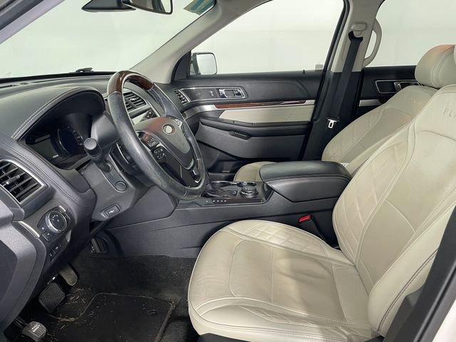 Used 2017 Ford Explorer Platinum image 2