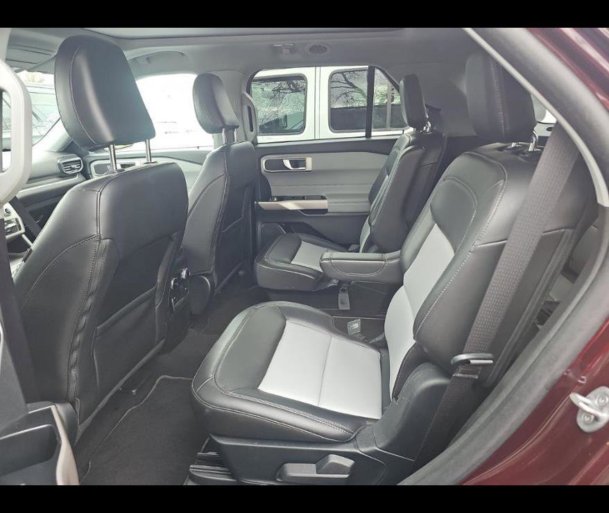 Used 2023 Ford Explorer XLT w/ Equipment Group 202A image 7